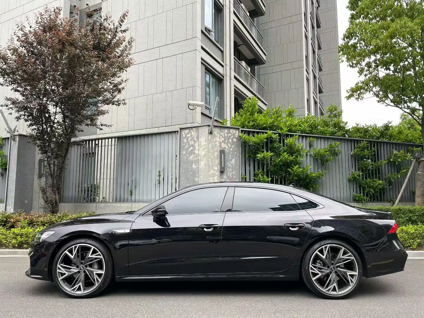 Фото 12 - Audi A7L