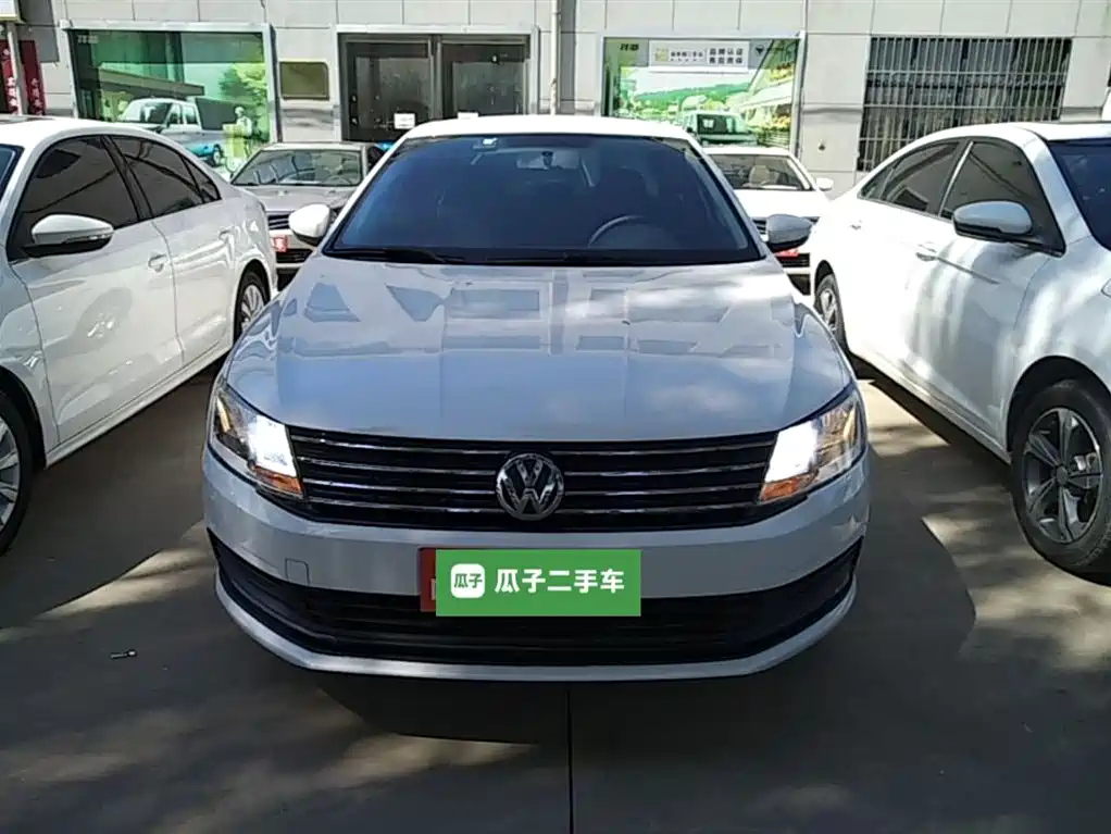 Volkswagen Lavida 2015 1.6L Automatic Trend Edition фото 3