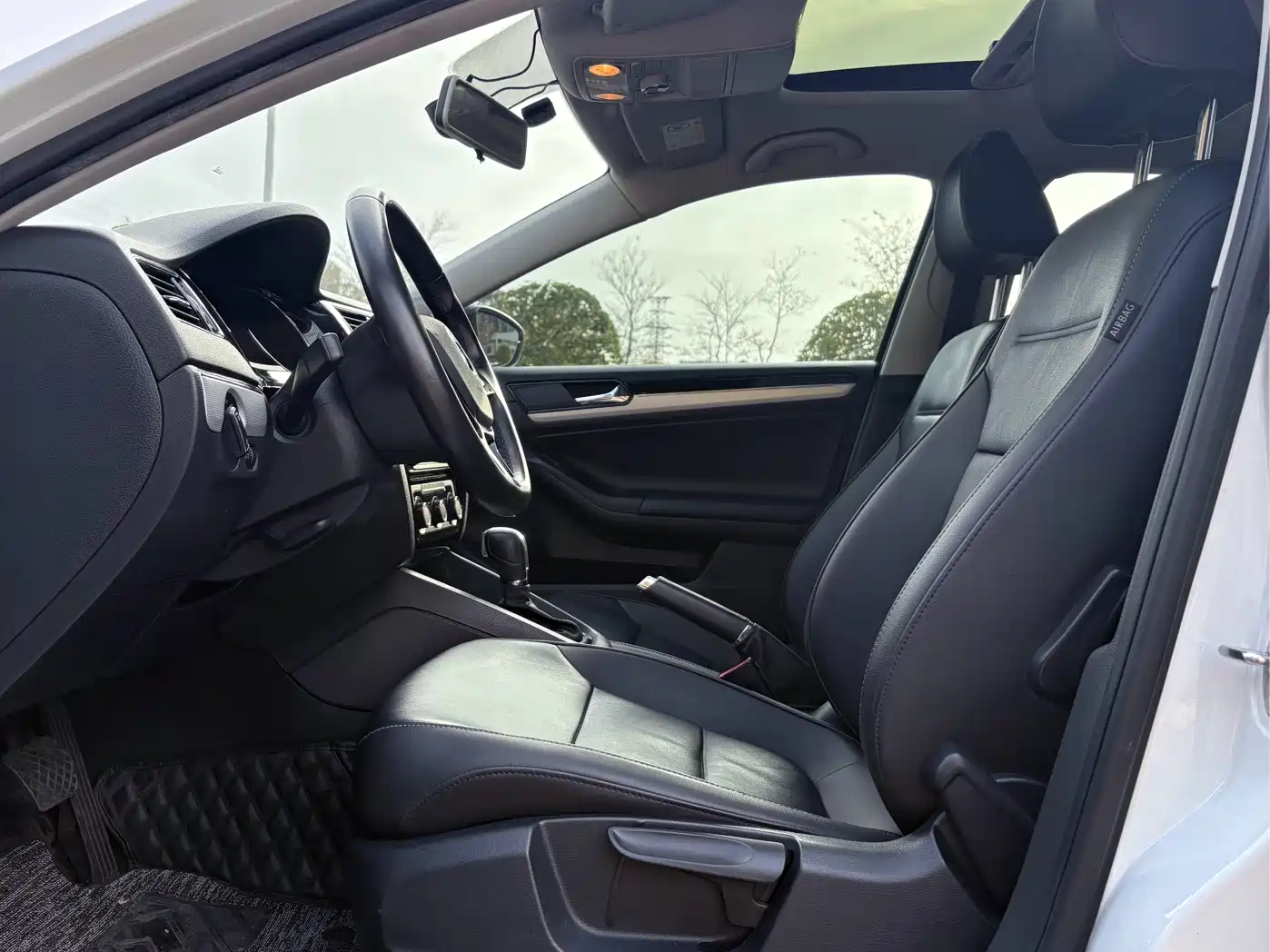 Volkswagen Sagitar 2018 280TSI DSG Spark Edition фото 14