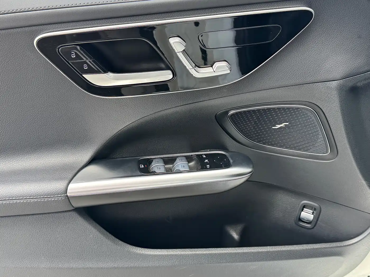 Mercedes-Benz C-Class 2024 C 260 L фото 7