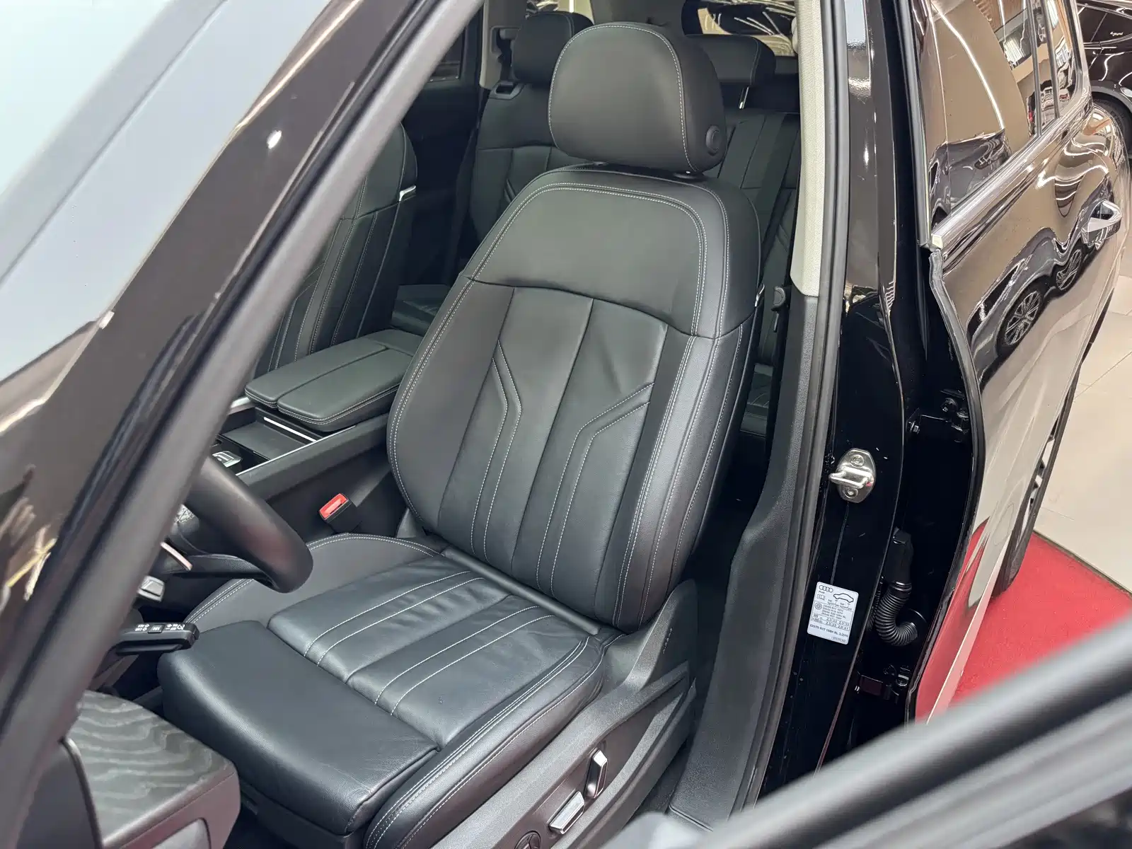 Photo 42 - Audi Q6