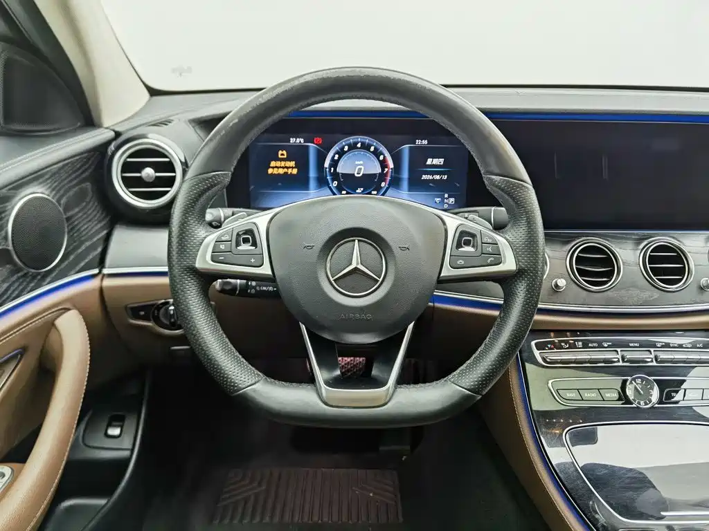 Photo 11 - Mercedes-Benz E-Class