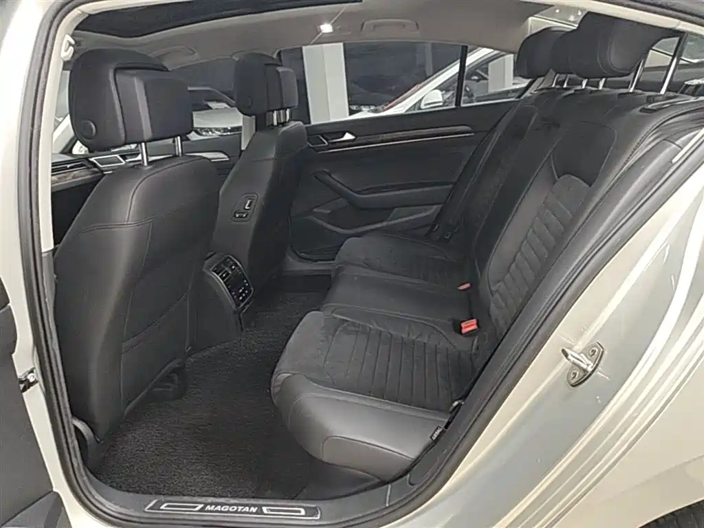 Volkswagen Magotan 2018 330TSI DSG Luxury фото 17