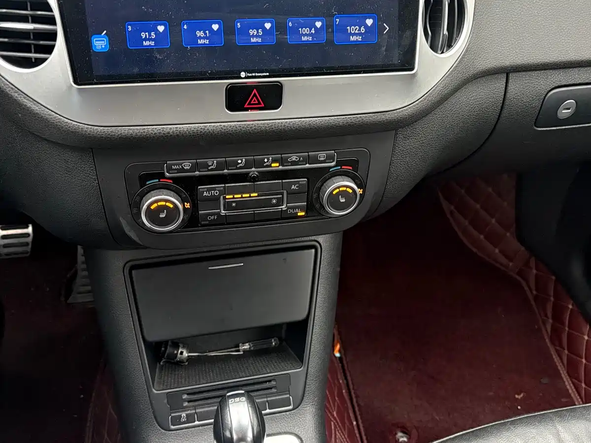 Volkswagen Golf (Import) 2011 1.4TSI Cross Golf фото 14