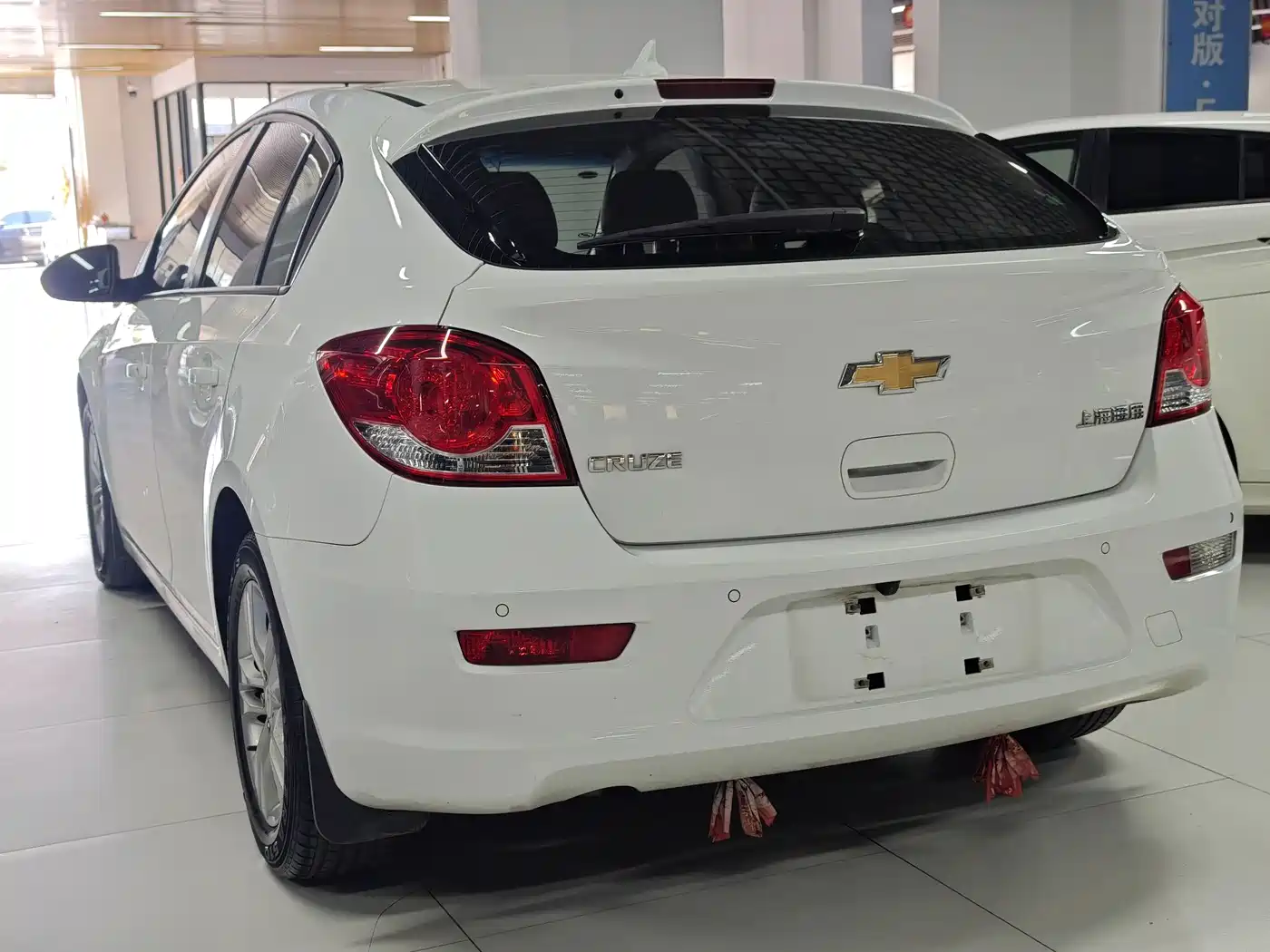 Chevrolet Cruze 2013 Hatchback 1.6L Manual Luxury фото 3
