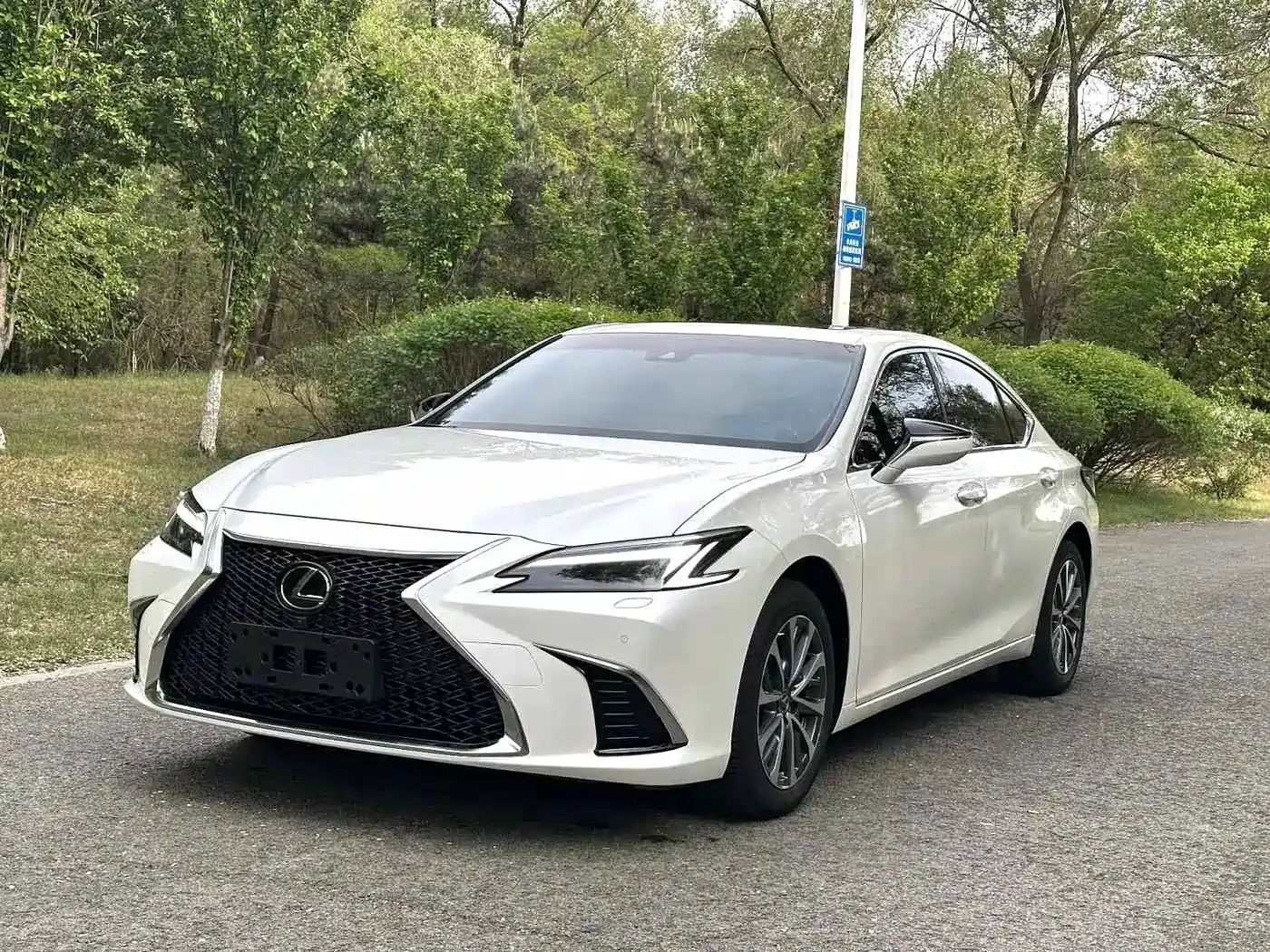 Lexus ES 2025 200 Ultimate Edition
