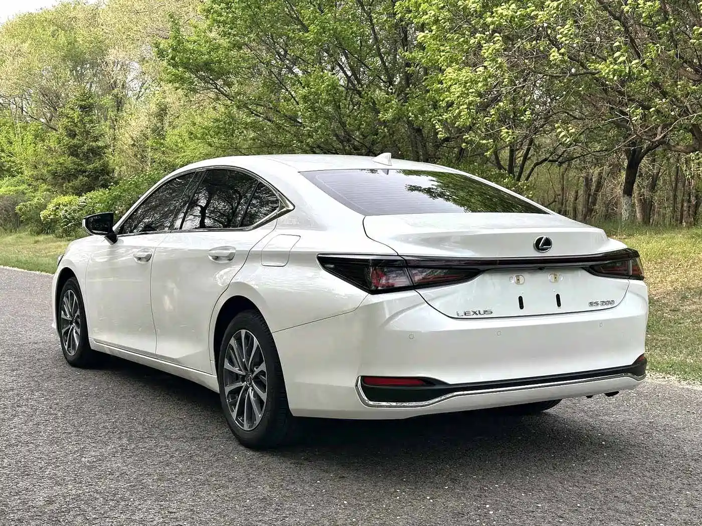 Lexus ES 2025 200 Ultimate Edition фото 6