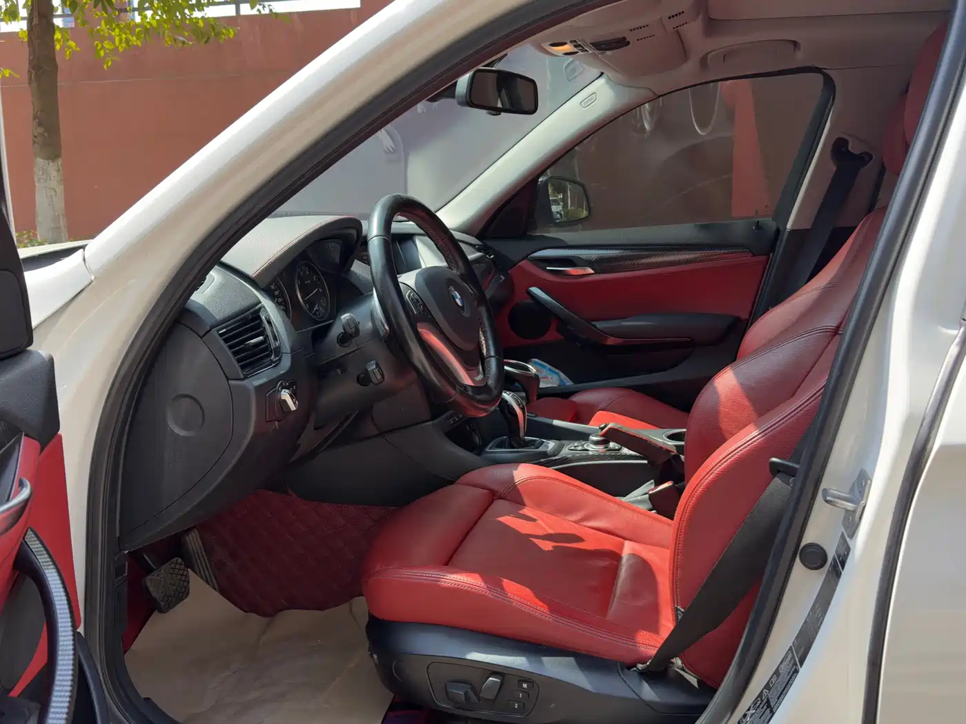 BMW X1 2014 Model xDrive20i Sport Design Package фото 4