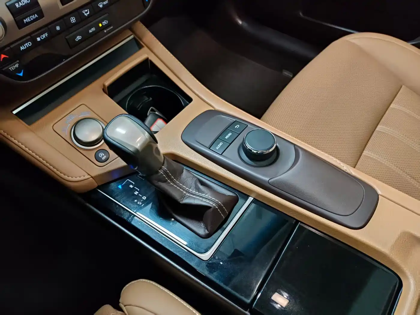 Lexus ES 2015 200 Elite Edition фото 9