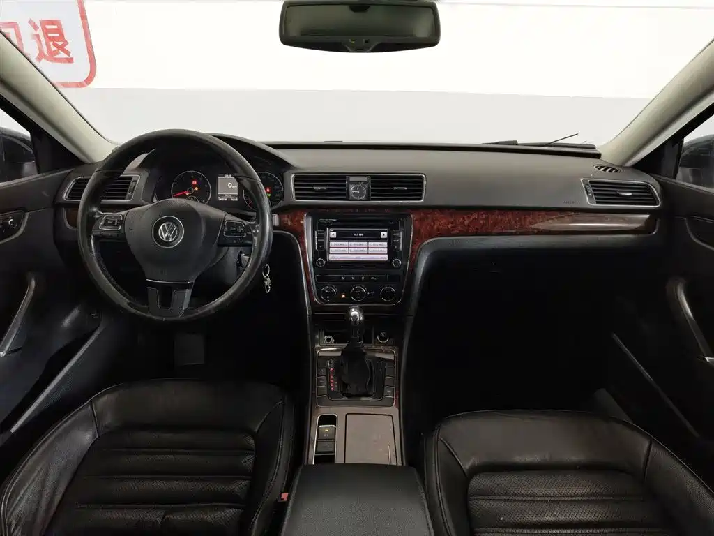 Volkswagen Passat 2011 1.8TSI DSG Royal Edition фото 5