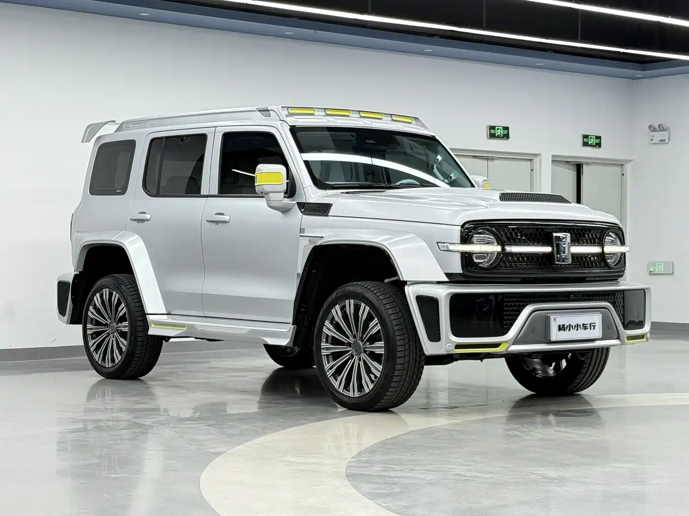 TANK CO CREATION TANK 300