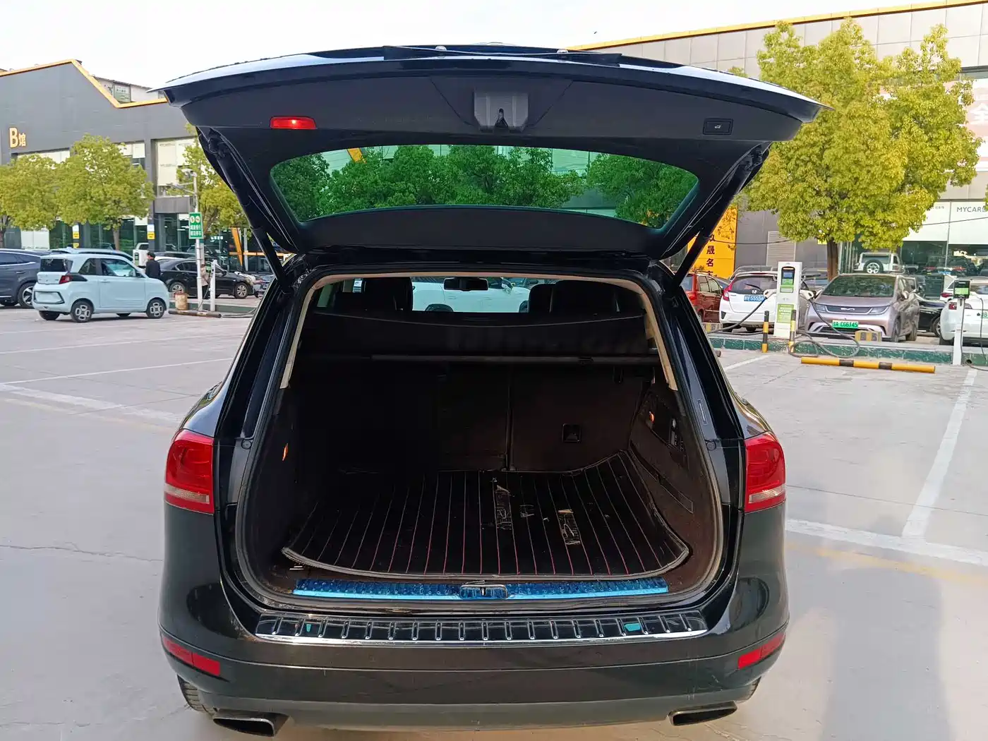 Volkswagen Touareg 2011 3.0TSI Luxury фото 11