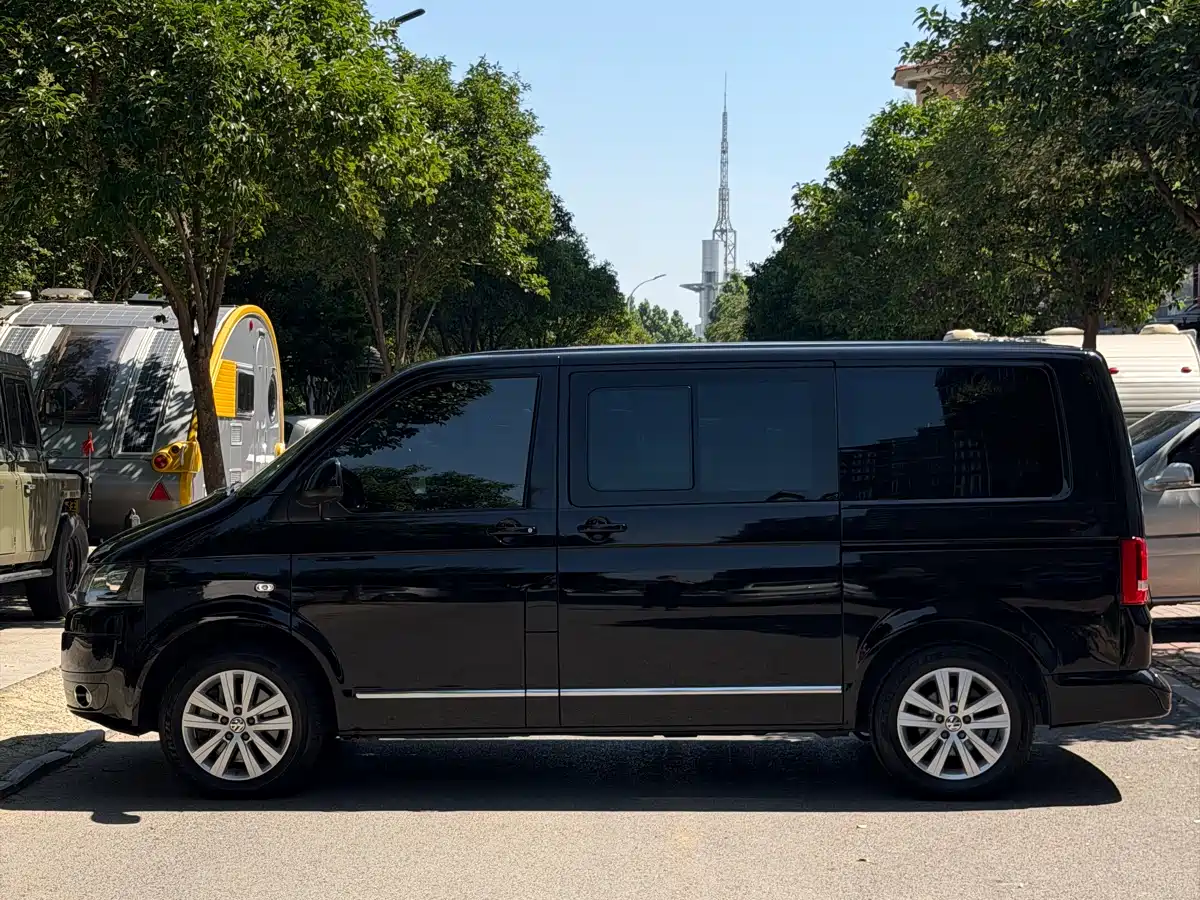 Volkswagen Multivan 2012 2.0TSI 4WD Premium фото 4