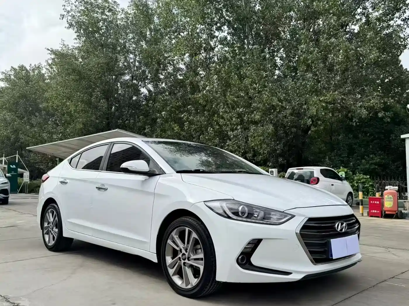 Hyundai Elantra 2018 1.6L Automatic 15th Anniversary Special Edition фото 3
