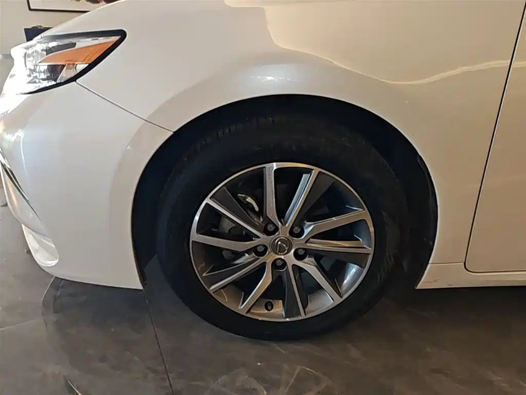 Lexus ES 2015 300h Comfort Edition фото 23