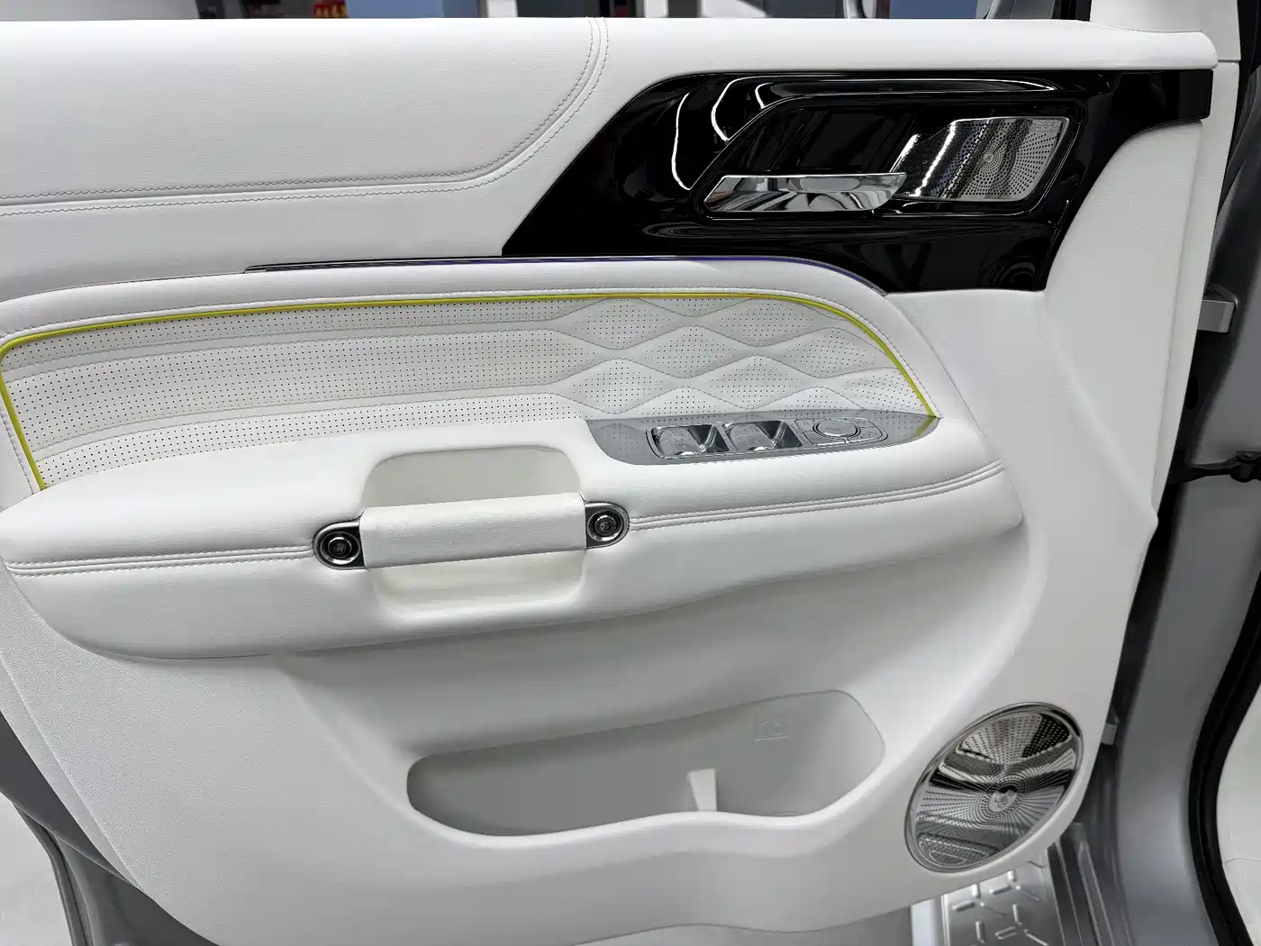 TANK CO CREATION TANK 300