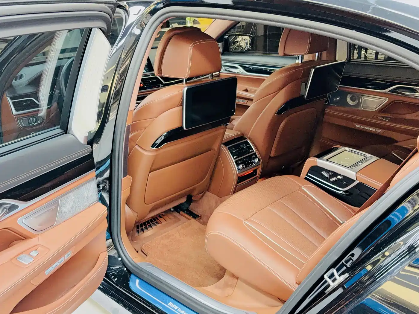 Photo 7 - BMW 7 Series