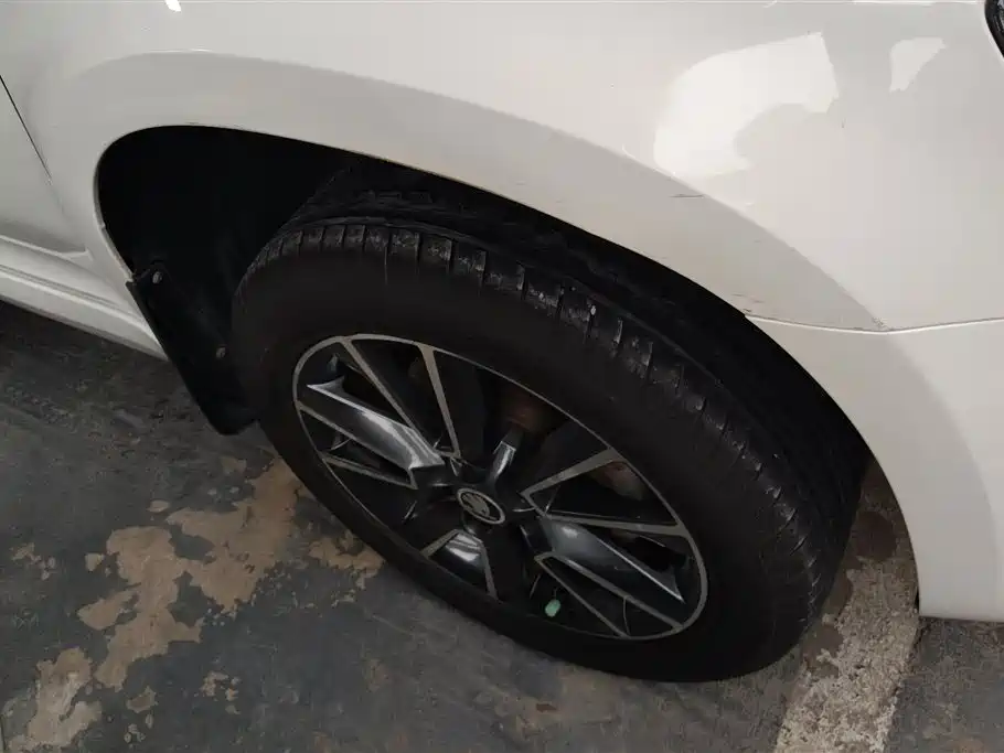 Škoda Yeti 2017 TSI280 DSG Pioneer фото 6