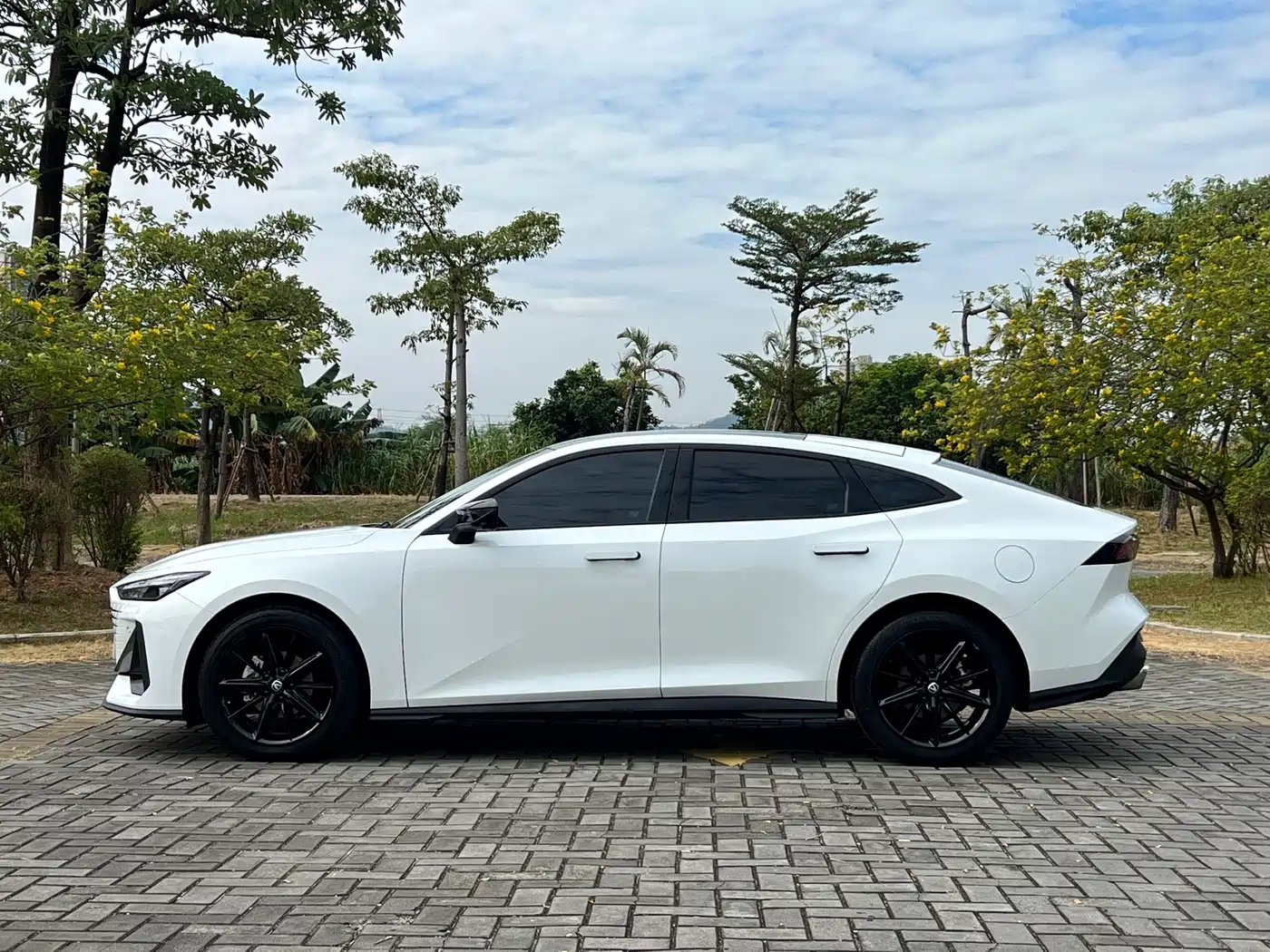 Changan UNI-V 2025 2023 1.5T Luxury Edition