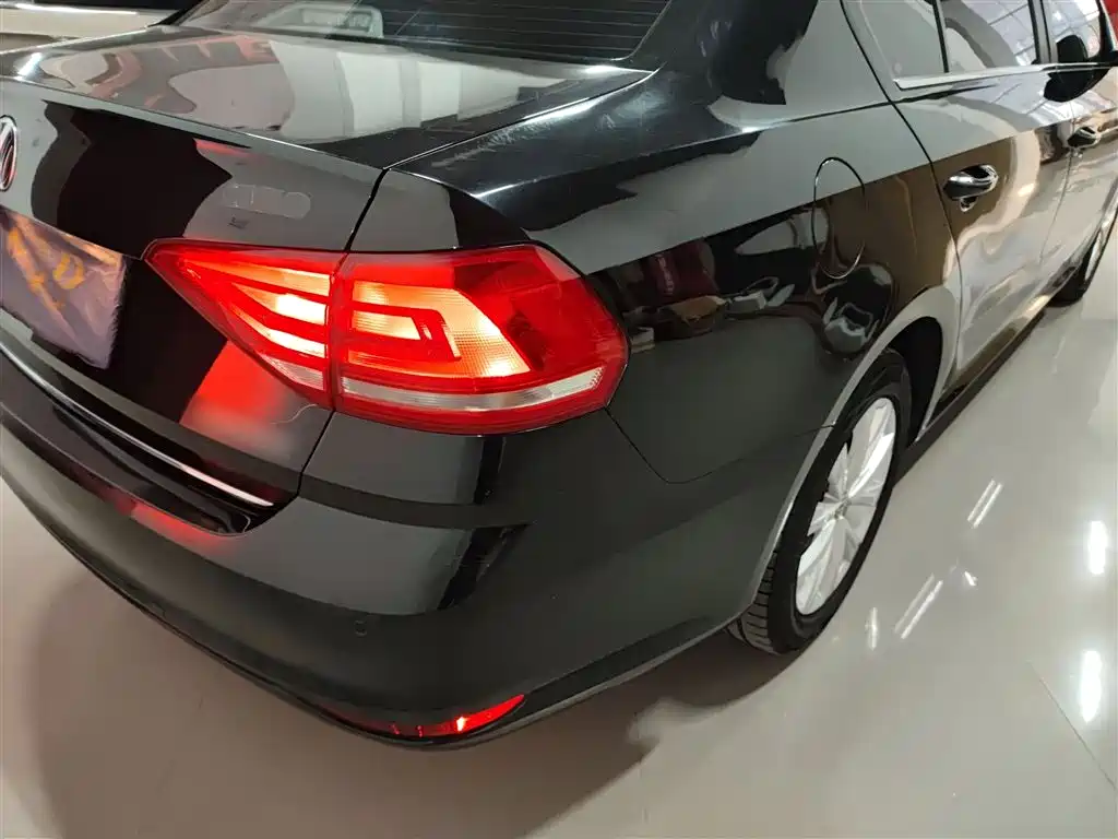 Volkswagen Lavida 2017 1.6L Manual Comfort Edition фото 8