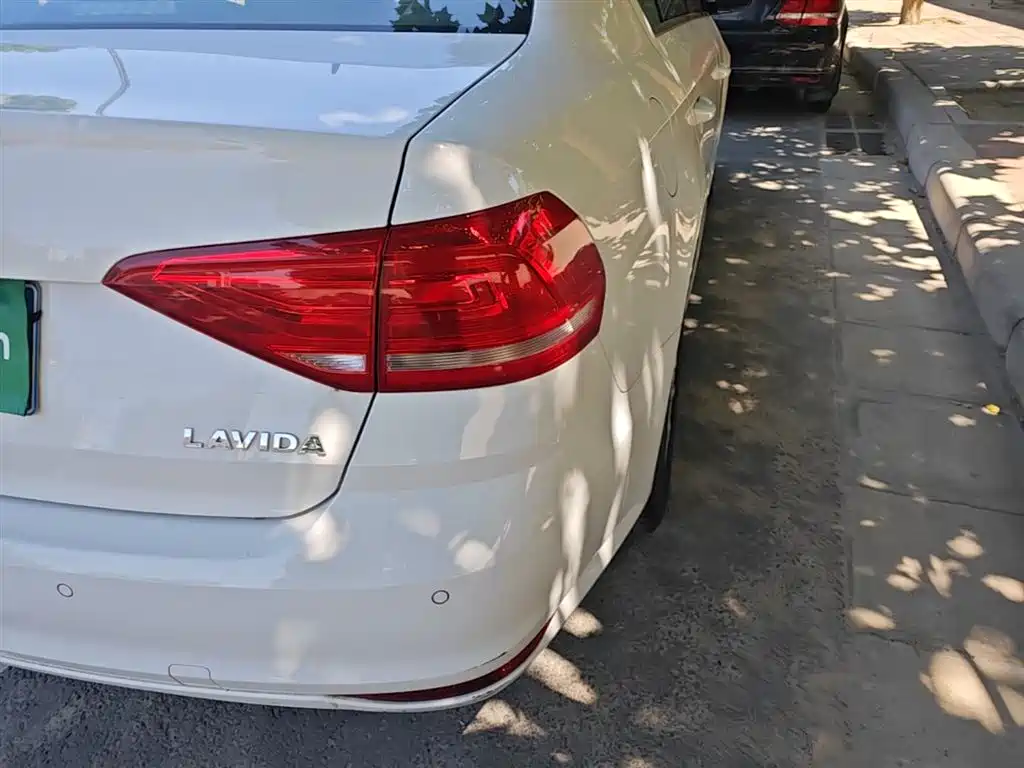 Volkswagen Lavida 2018 Classic 1.5L Automatic Trend China VI фото 8