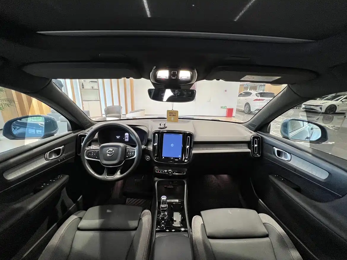 Photo 12 - Volvo XC40