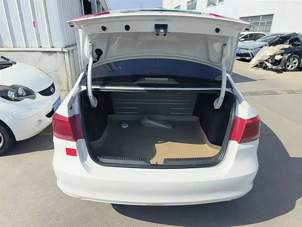 Volkswagen Santana 2015 1.4L Manual Trend Edition фото 19