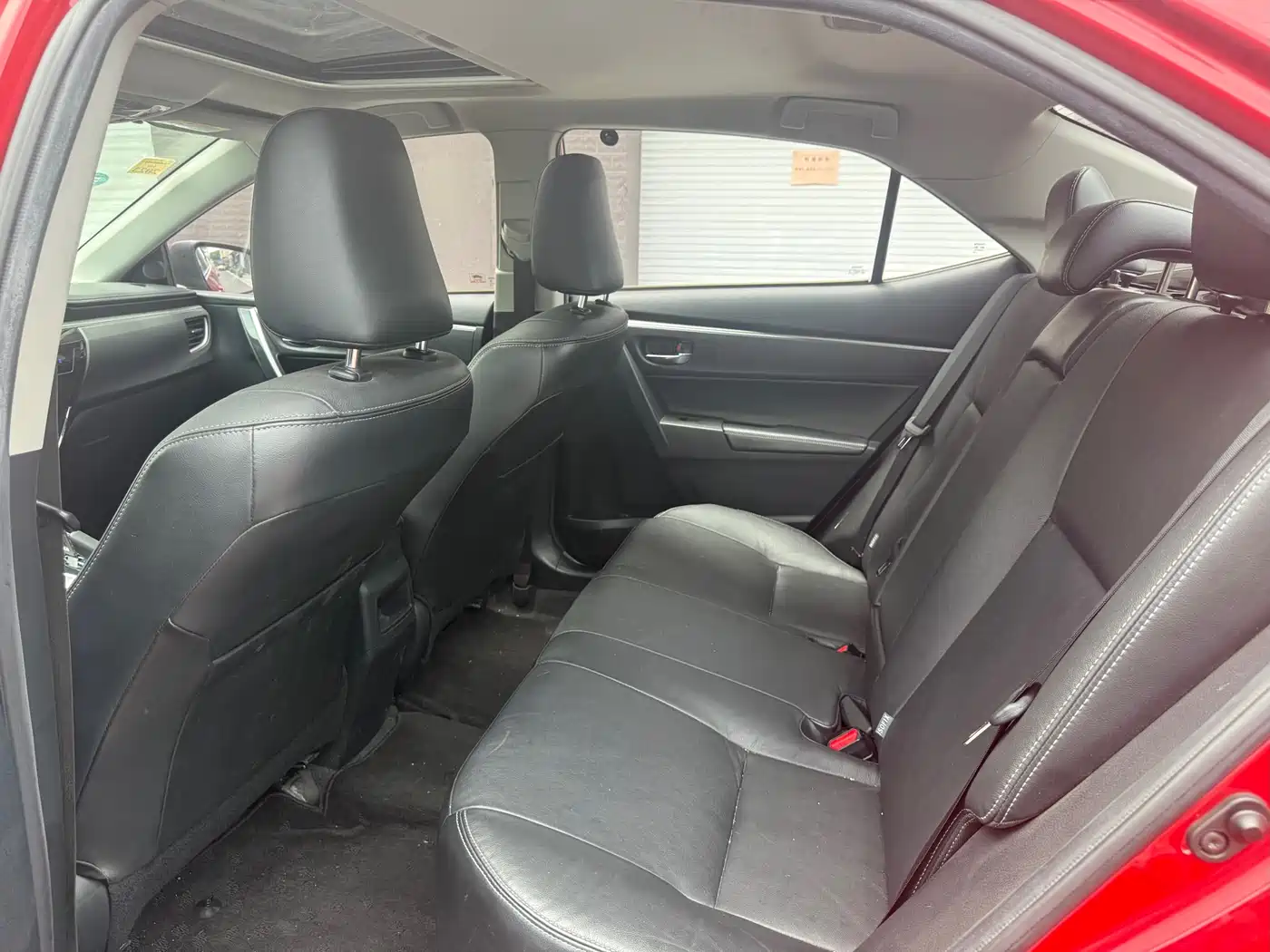 Toyota Corolla 2014 1.6L CVT GL-i Leather Edition фото 6