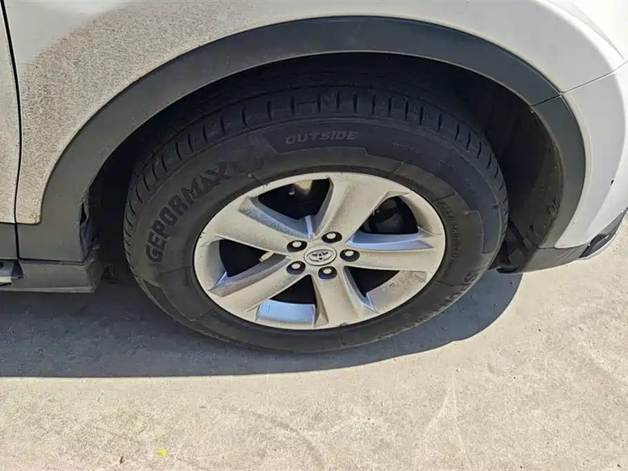 Toyota RAV4 Rongfang 2013 2.0L CVT 2WD Urban фото 6