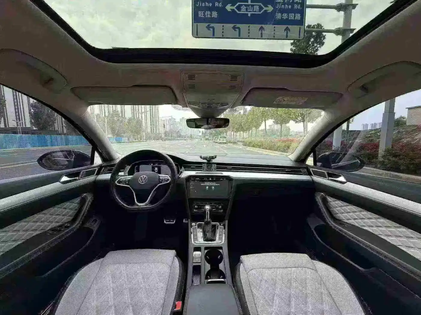Volkswagen Magotan 2023 Model 2 Million Commemorative Edition 330TSI DSG Luxury фото 5