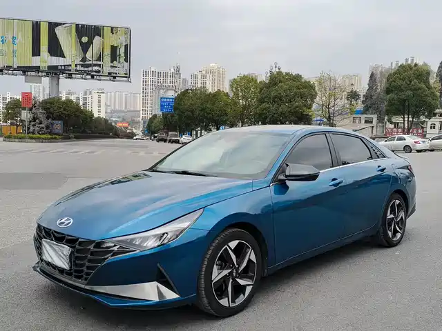 HYUNDAI ELANTRA