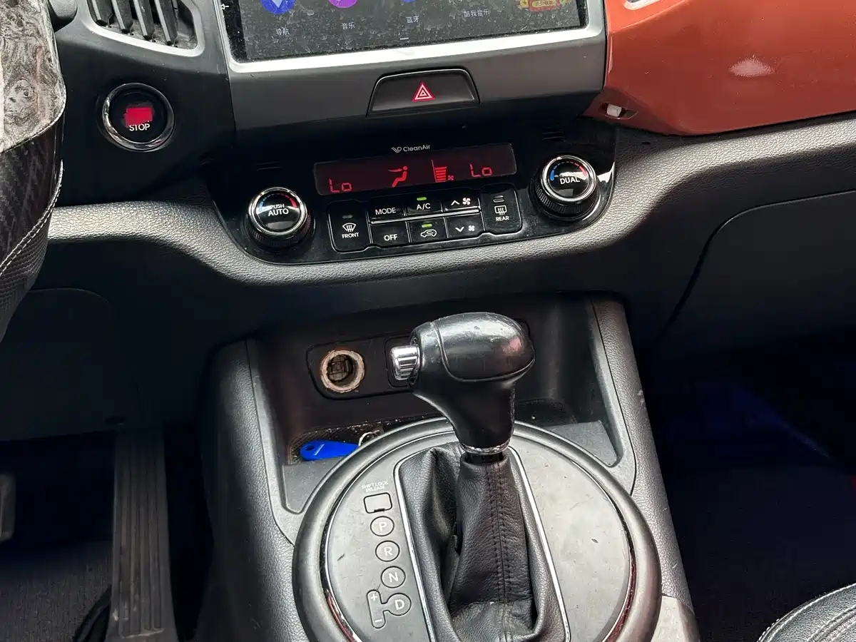 Kia Sportage 2012 2.0L Automatic 2WD GLS фото 8