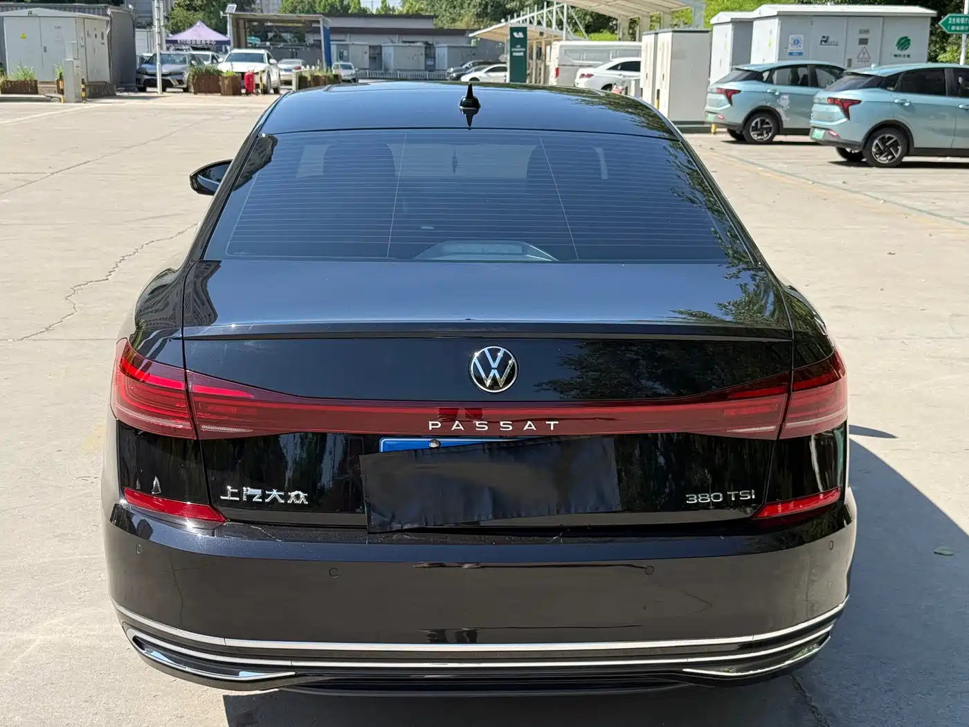 Volkswagen Passat 2024 380TSI Luxury фото 6
