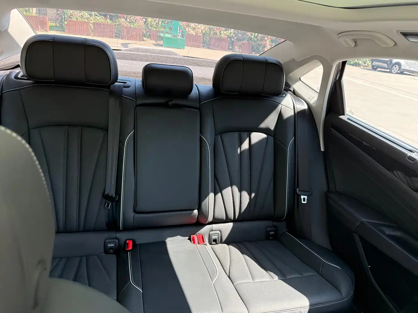 Volkswagen Passat 2024 380TSI Luxury фото 14