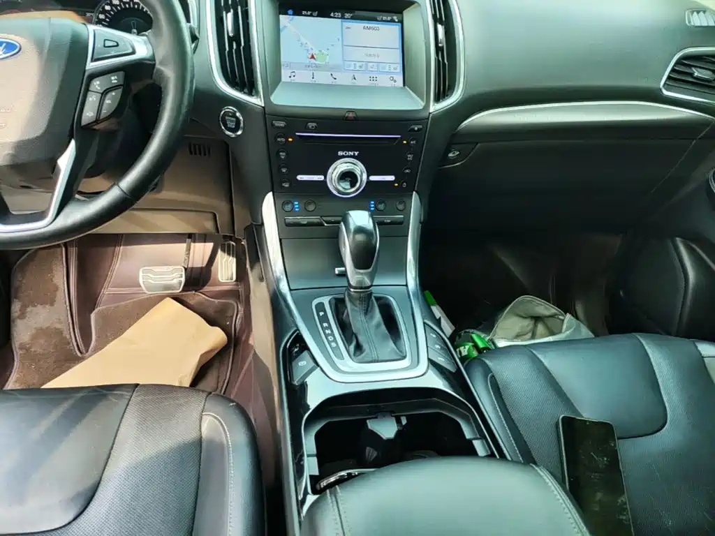 Фото 10 - Ford Edge