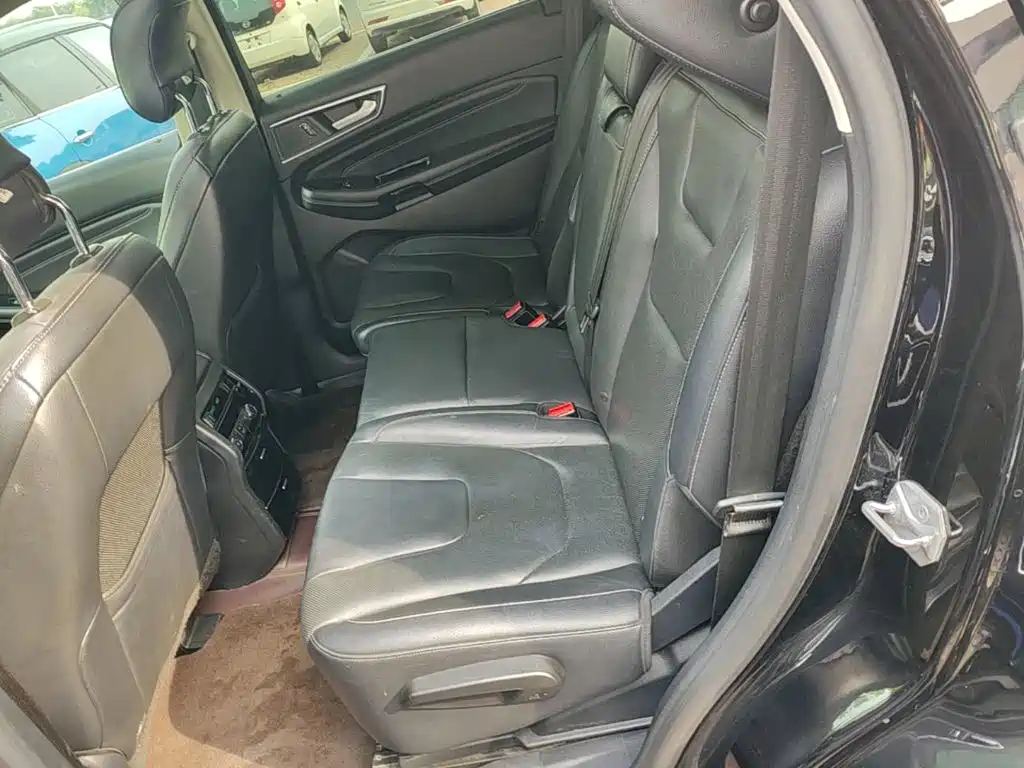 Фото 13 - Ford Edge