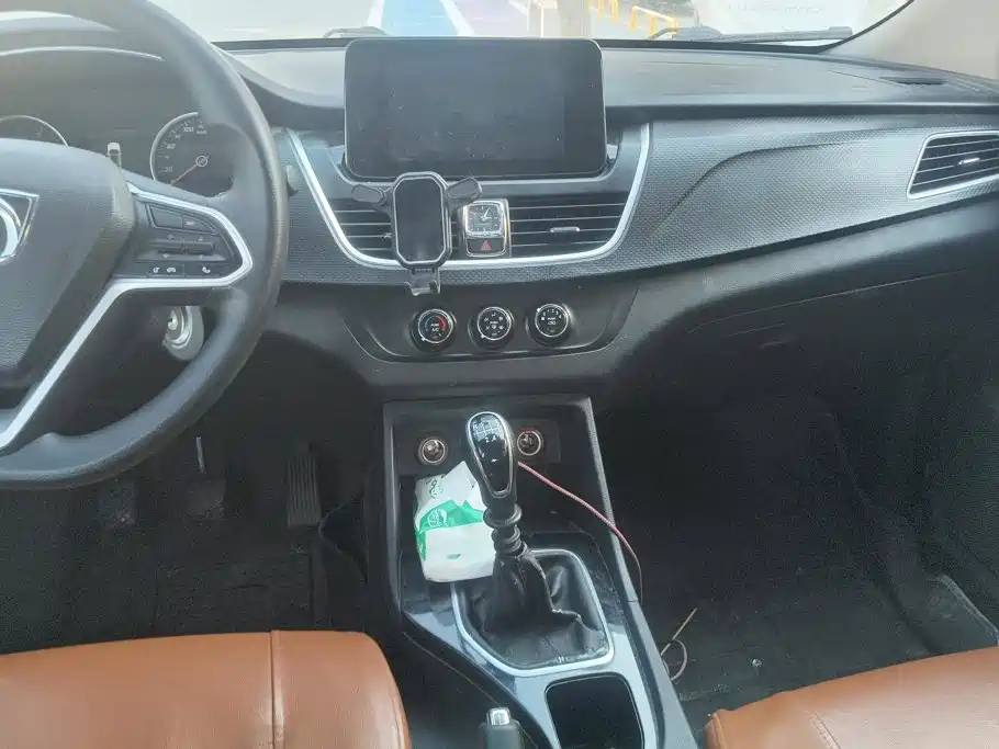 Photo 13 - Baojun 730