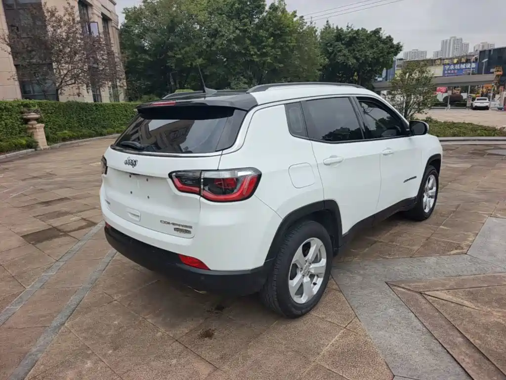 Photo 7 - Jeep Compass