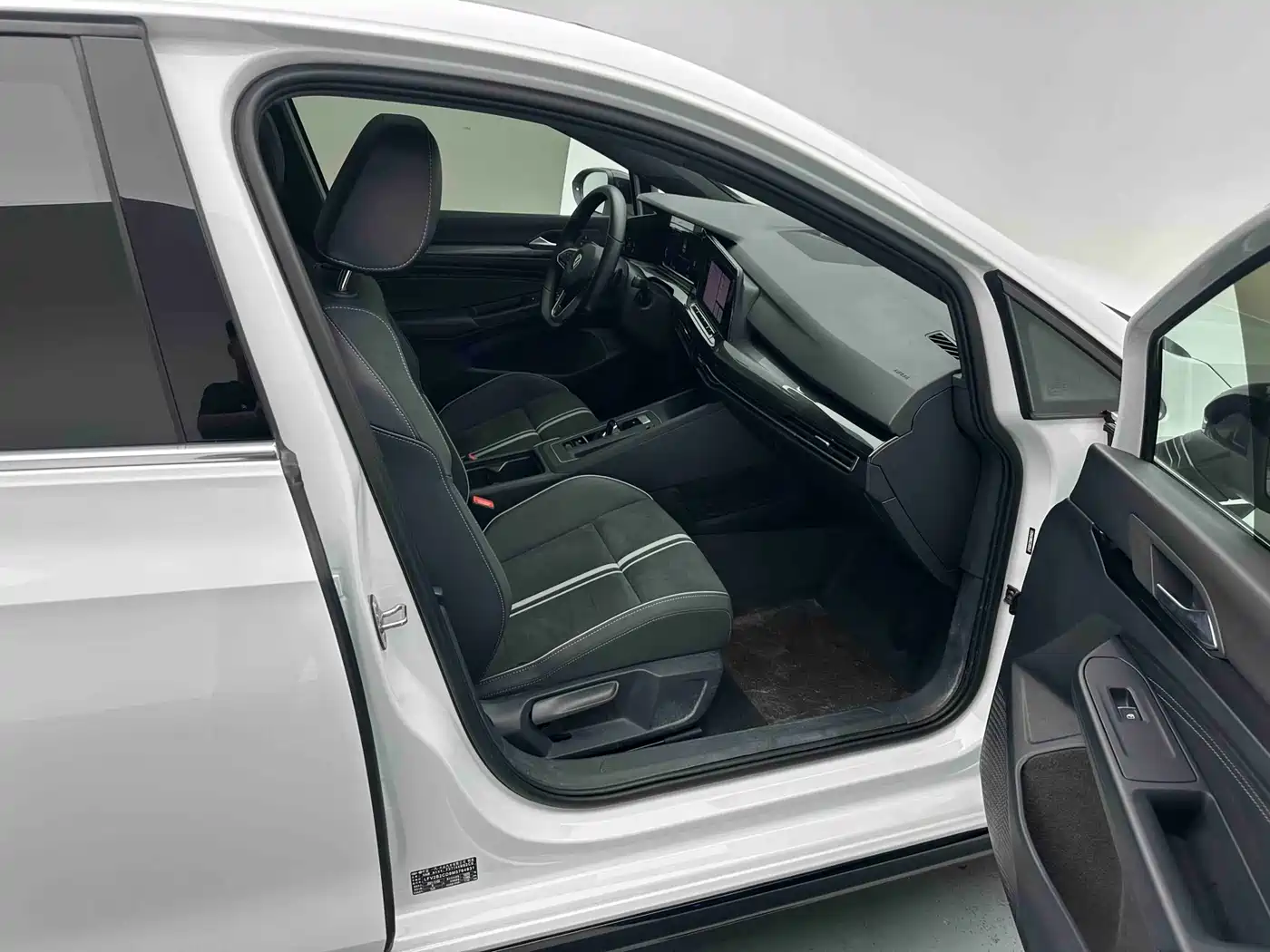 Volkswagen Golf 2021 280TSI DSG R-Line фото 7