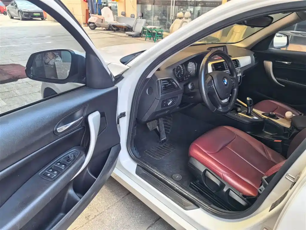 BMW 1 Series (Import) 2016 118i Leading фото 16