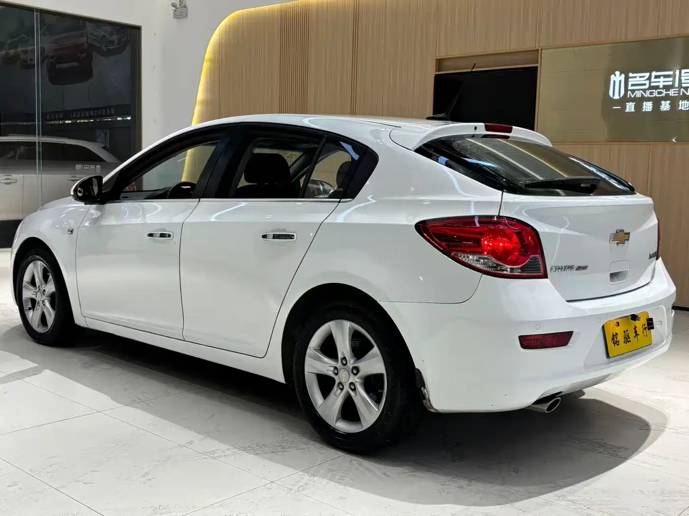 Chevrolet Cruze 2013 Hatchback 1.6L Automatic Luxury фото 4