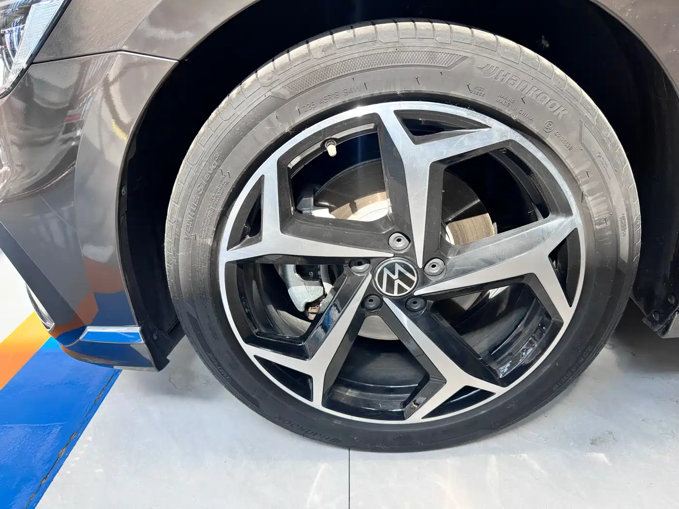 Volkswagen Magotan 2023 Model 2 Million Commemorative Edition 330TSI DSG Luxury фото 5