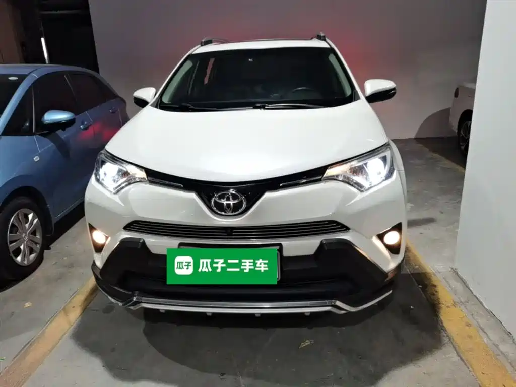 Toyota RAV4 Rongfang 2016 2.0L CVT 2WD Trend (China V) фото 3