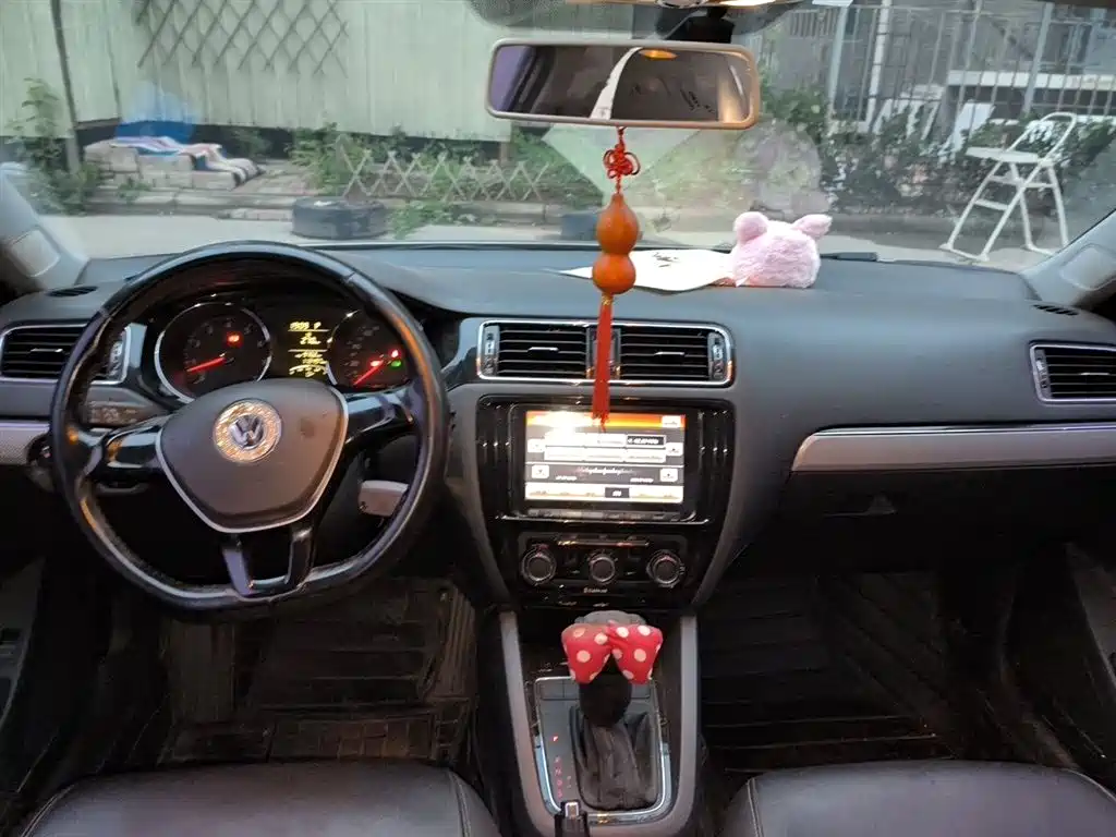 Volkswagen Sagitar 2015 1.6L Automatic Comfort фото 13