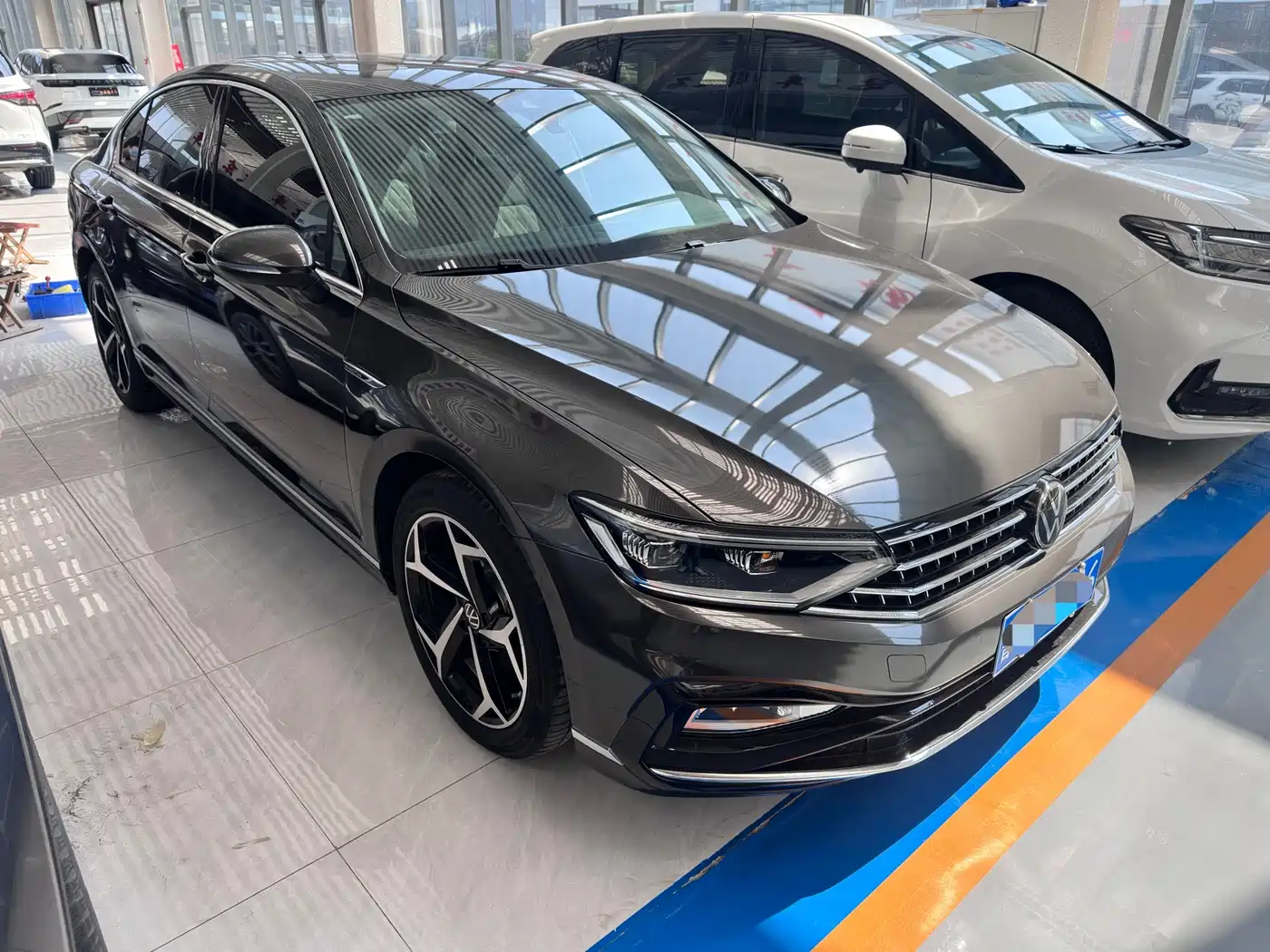 Volkswagen Magotan 2023 Model 2 Million Commemorative Edition 330TSI DSG Luxury фото 3