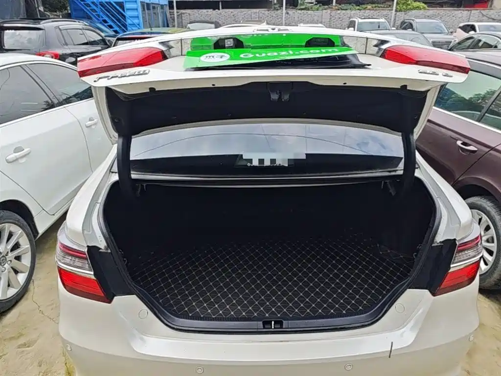 Toyota Camry 2016 2.0G 10th Anniversary Leading Edition фото 19