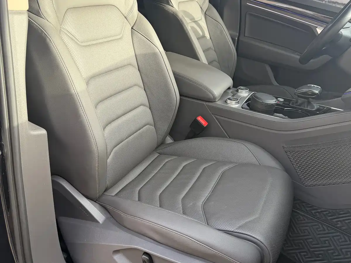 Volkswagen Touareg 2021 3.0TSI Sharp Edition with Gloss Black Sports Package фото 6