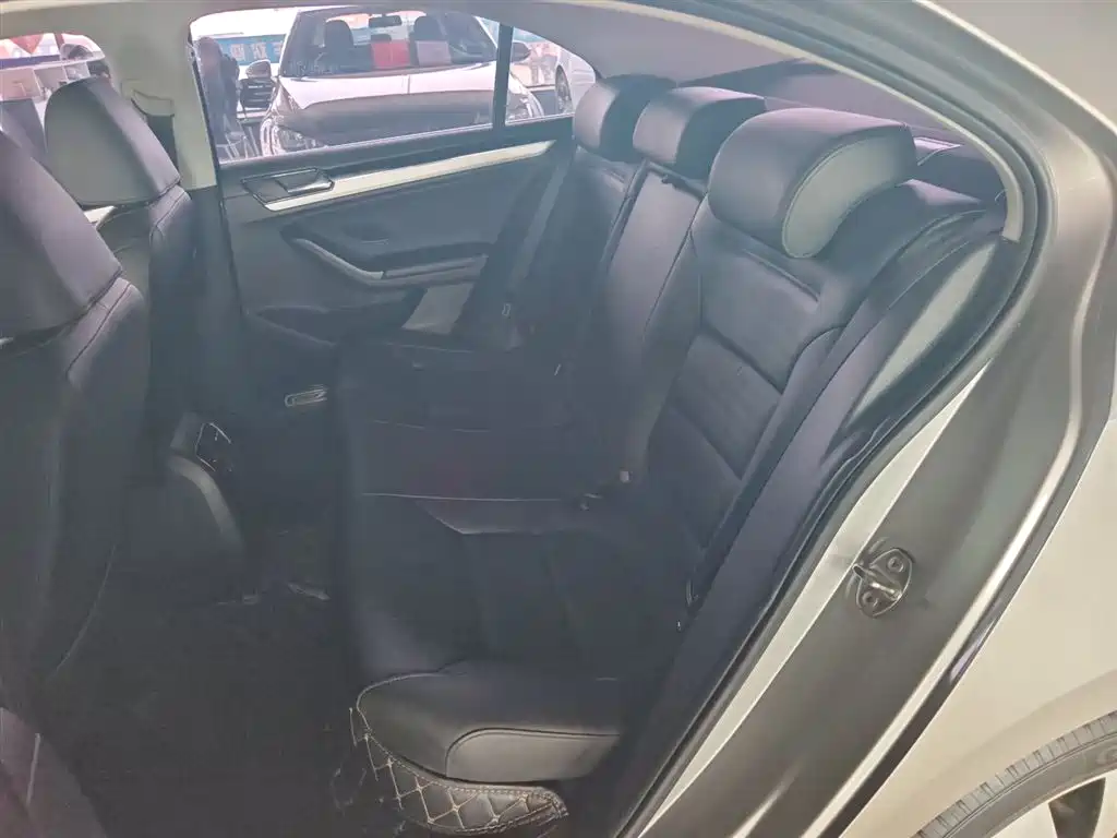 Volkswagen Sagitar 2018 1.6L Automatic Comfort фото 12