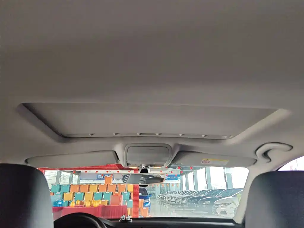 Volkswagen Sagitar 2018 1.6L Automatic Comfort фото 11