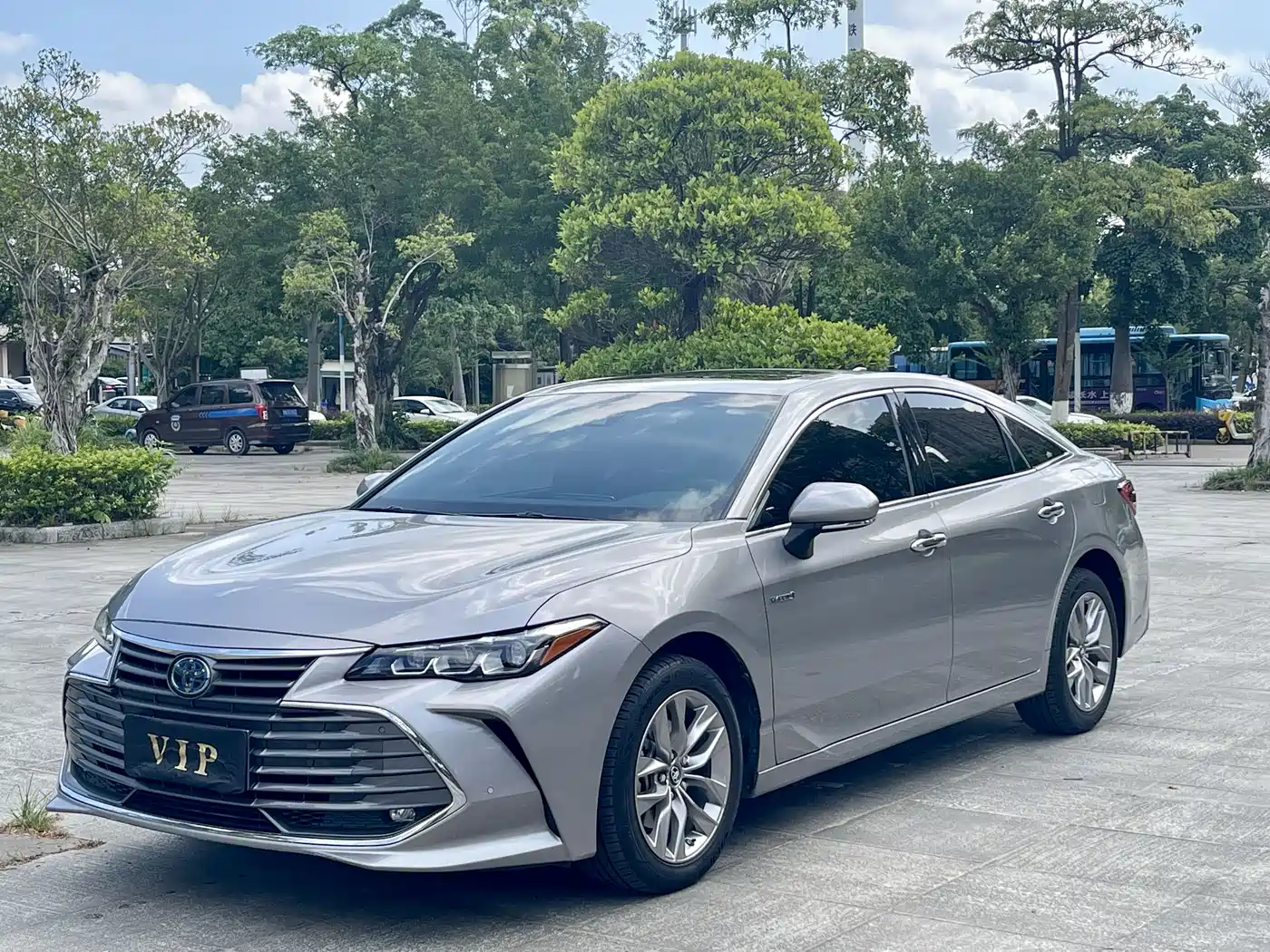 Toyota Avalon 2019 Hybrid 2.5L Luxury Edition China V фото 3